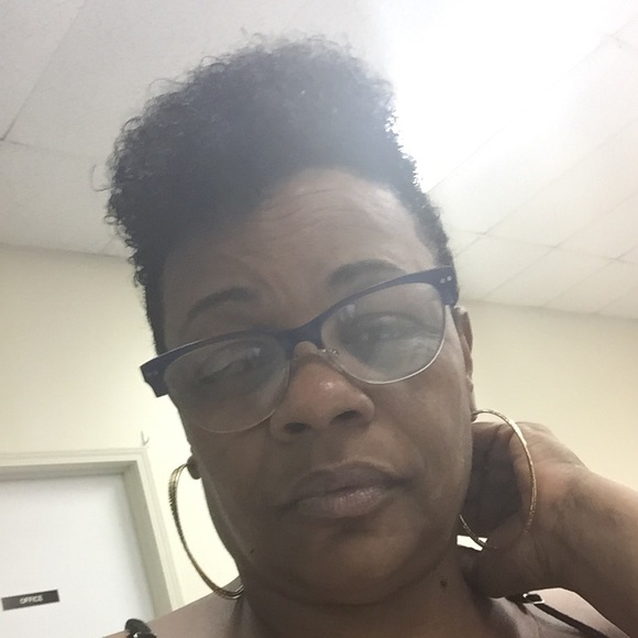 Meet your Posher, Carla - Picture 1 of 1